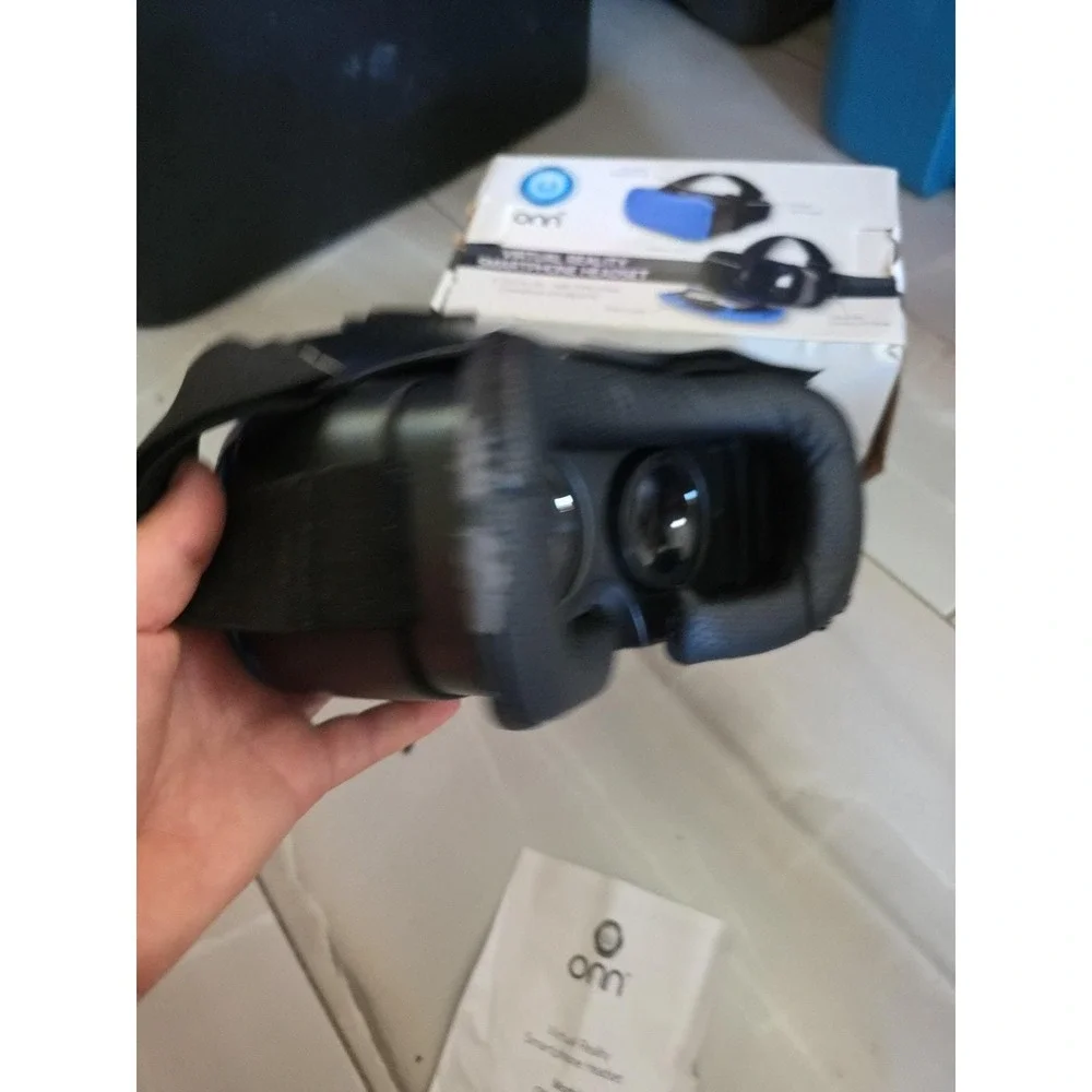 Onn Virtual Reality Smartphone Headset for iPhone Samsung up to 6